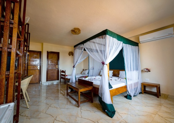 Combiné Palumbo Waves Resort 4* & Safari 2 nuits dans la réserve de Selous en avion Combiné Palumbo Waves Resort 4* & Safari 2 nuits dans la réserve de Selous en avion